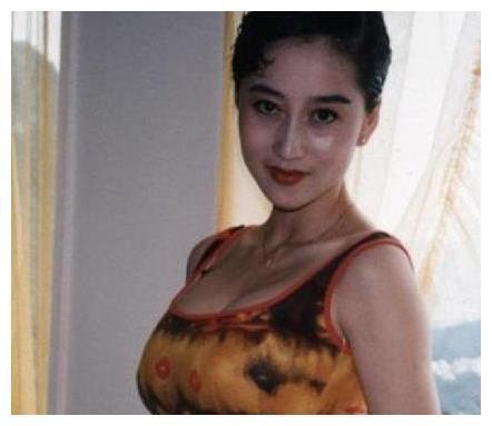 55岁李连杰为何像70岁，4个女儿差异大，前妻这点赢了利智！