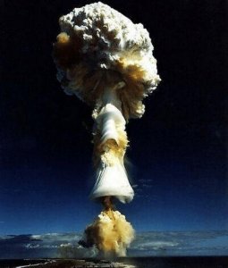 ​罗布泊测试核爆炸后: 引出千条食人巨蜥