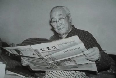 ​1980年江腾蛟接受审判，其子江新德坦言：咎由自取！次年判处18年